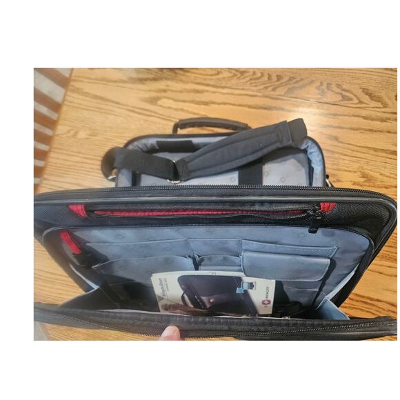 Wenger Swiss Army Laptop Computer Case Shoulder Bag Messenger Briefcase 16” - Picture 7 of 9